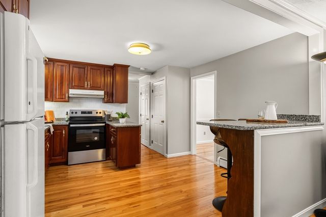 62 Wildwood Dr, Bedford, MA 01730