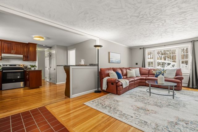 62 Wildwood Dr, Bedford, MA 01730