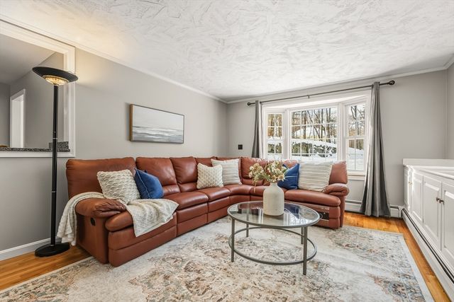 62 Wildwood Dr, Bedford, MA 01730