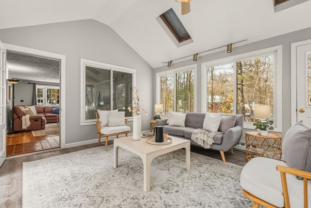 62 Wildwood Dr, Bedford, MA 01730