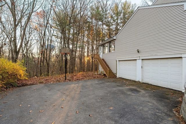 62 Wildwood Dr, Bedford, MA 01730