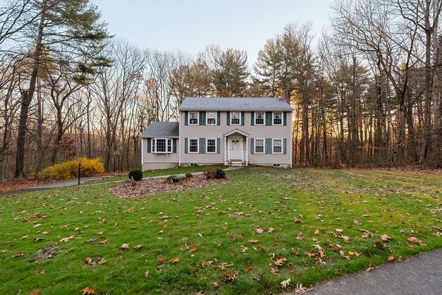 62 Wildwood Dr, Bedford, MA 01730