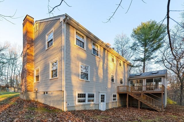 62 Wildwood Dr, Bedford, MA 01730