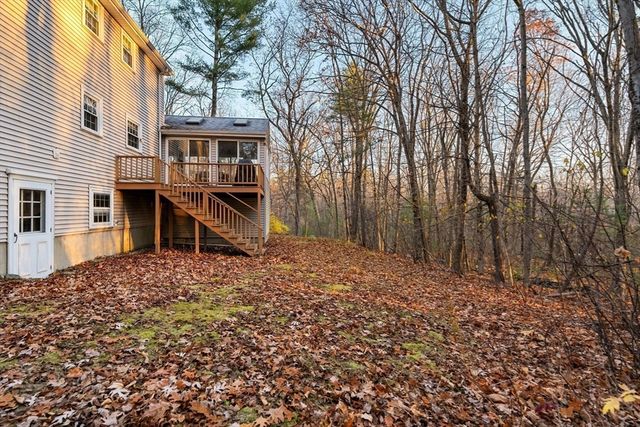 62 Wildwood Dr, Bedford, MA 01730