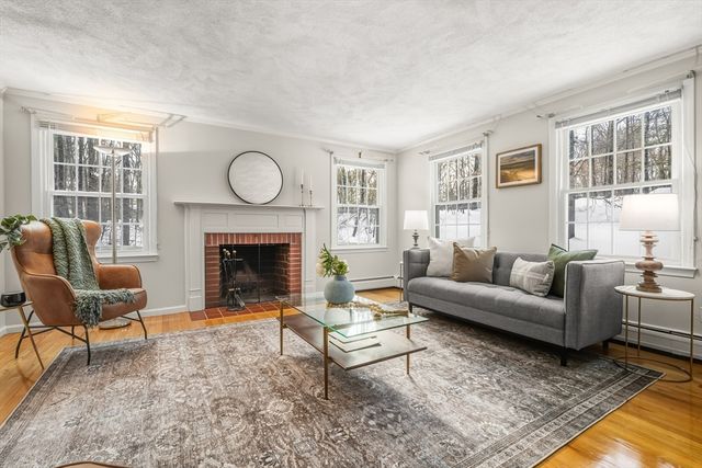 62 Wildwood Dr, Bedford, MA 01730