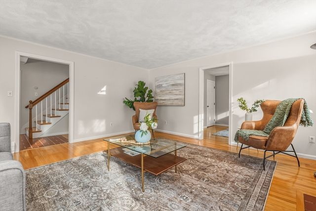 62 Wildwood Dr, Bedford, MA 01730