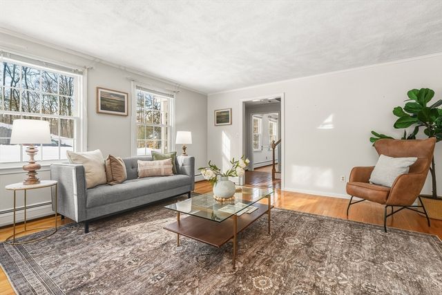 62 Wildwood Dr, Bedford, MA 01730