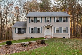 62 Wildwood Dr, Bedford, MA 01730