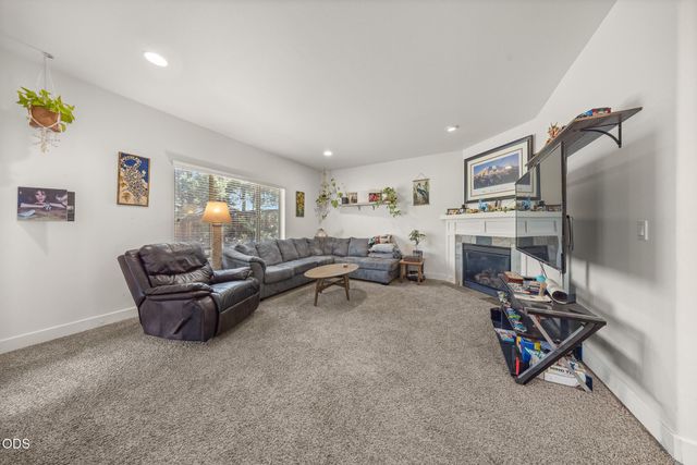 3144 NE Monte Vista Lane, Bend, OR 97701