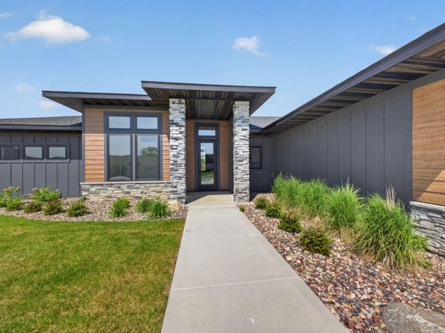 1547 Shannon Oaks Boulevard NE, Rochester, MN 55906