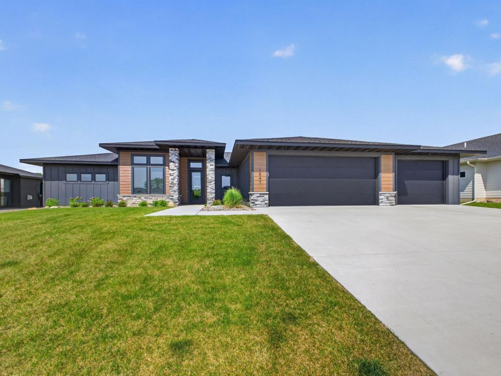 1547 Shannon Oaks Boulevard NE, Rochester, MN 55906