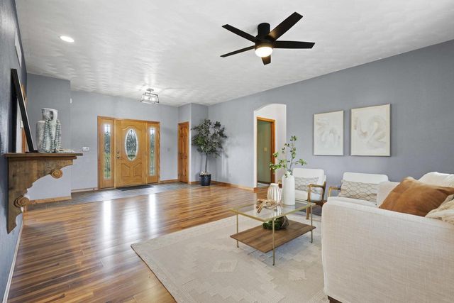 8464 COUNTY ROAD S, Pulaski, WI 54162