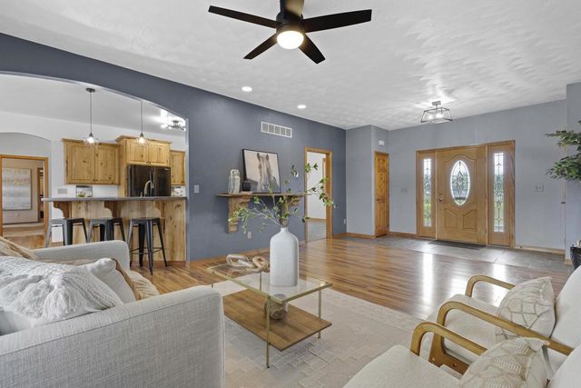 8464 COUNTY ROAD S, Pulaski, WI 54162