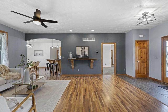 8464 COUNTY ROAD S, Pulaski, WI 54162