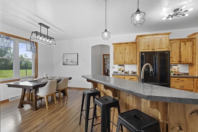 8464 COUNTY ROAD S, Pulaski, WI 54162