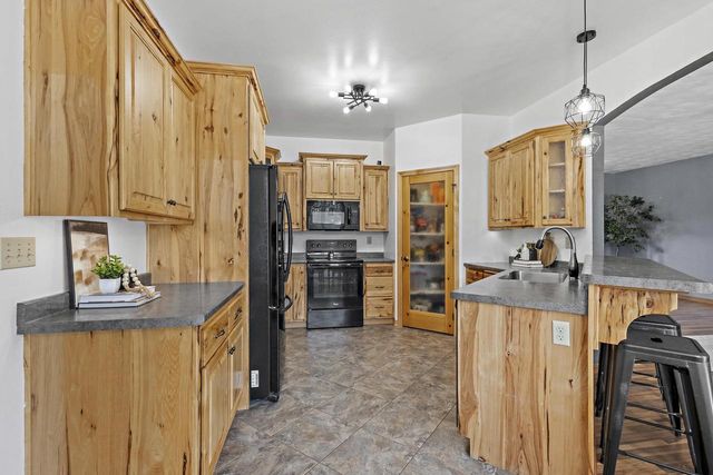 8464 COUNTY ROAD S, Pulaski, WI 54162