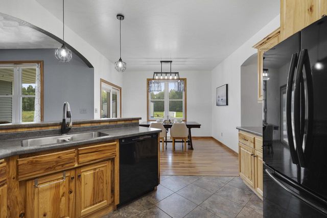 8464 COUNTY ROAD S, Pulaski, WI 54162