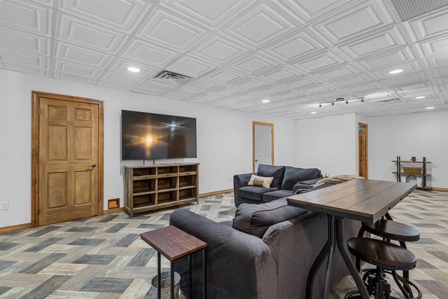 8464 COUNTY ROAD S, Pulaski, WI 54162