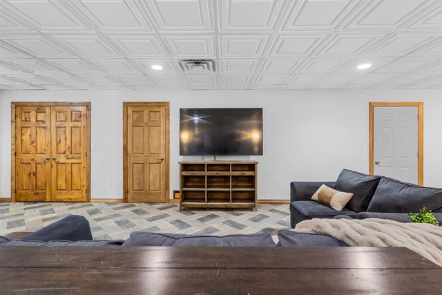 8464 COUNTY ROAD S, Pulaski, WI 54162