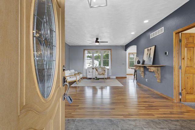 8464 COUNTY ROAD S, Pulaski, WI 54162