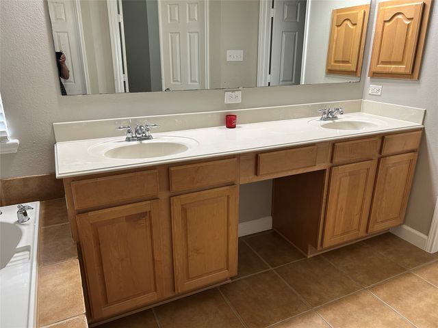 2717 Foxpoint Trail, Arlington, TX 76017