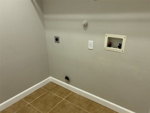 2717 Foxpoint Trail, Arlington, TX 76017