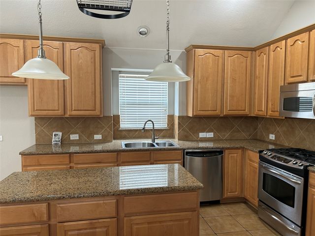 2717 Foxpoint Trail, Arlington, TX 76017