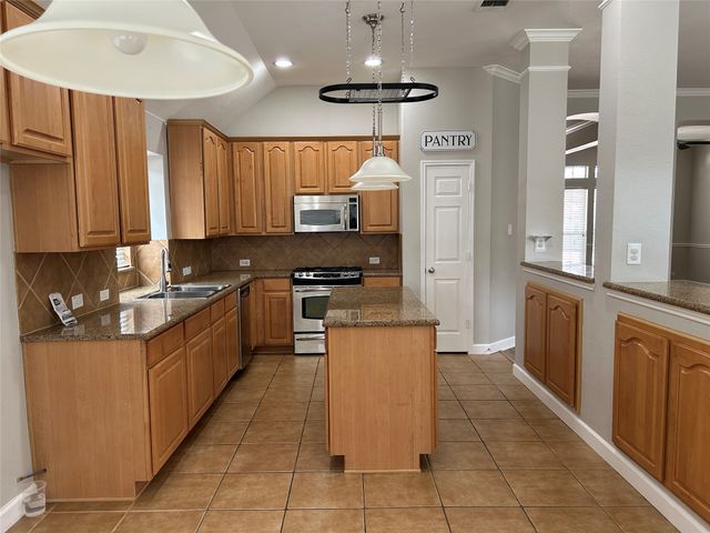 2717 Foxpoint Trail, Arlington, TX 76017