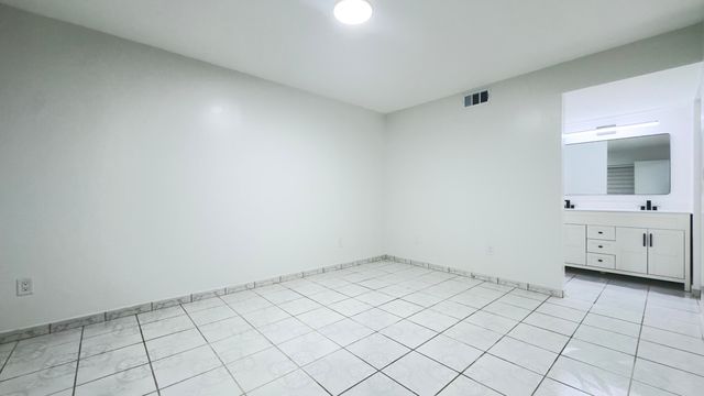 20015 NE 3RD Court 1, Miami, FL 33179