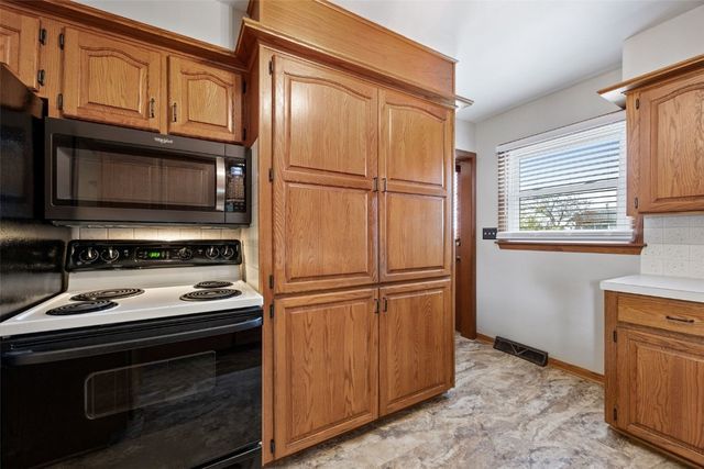 109 Evelyn Drive SW, Cedar Rapids, IA 52404