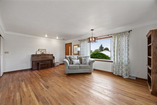 109 Evelyn Drive SW, Cedar Rapids, IA 52404