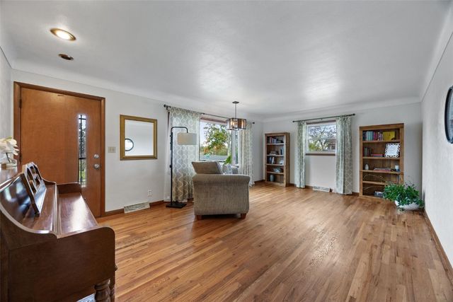 109 Evelyn Drive SW, Cedar Rapids, IA 52404