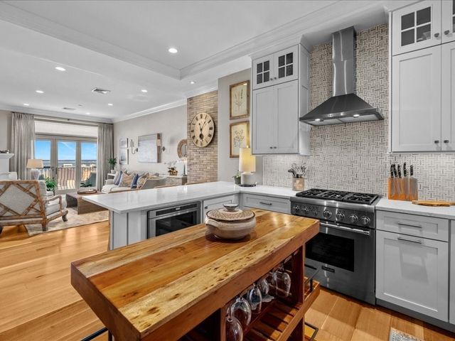 7 Russell Street 303, Plymouth, MA 02360