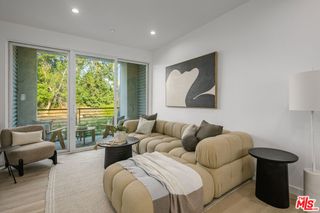 5851 Westside Crossing Lane, Los Angeles, CA 90034