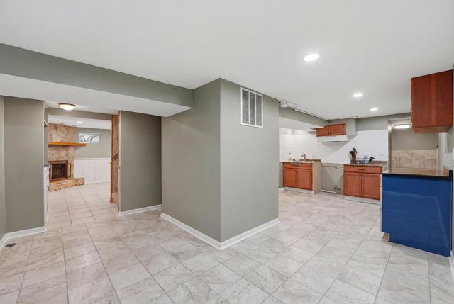 5910 W 88th Street, Oak Lawn, IL 60453