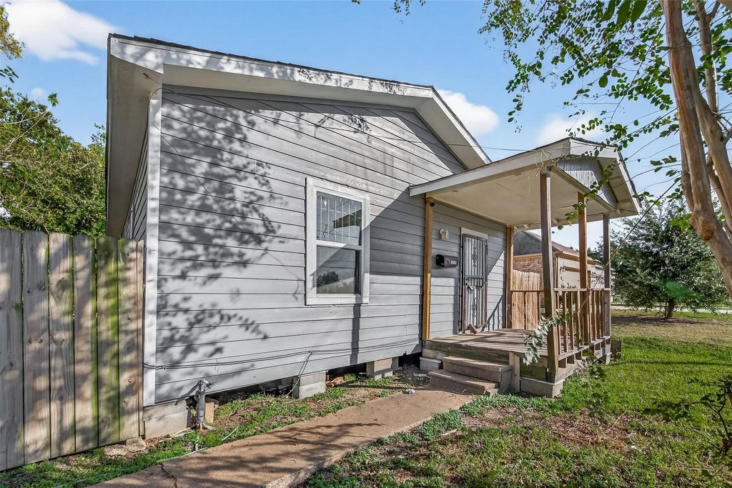 8211 Parnell Street, Houston, TX 77051