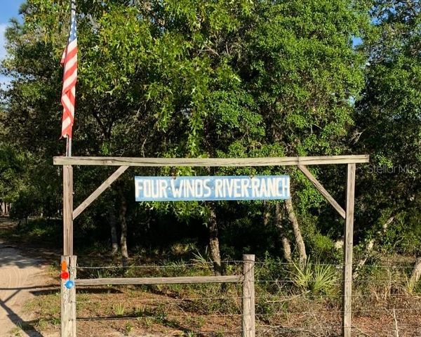 591 SE FISHER ROAD, Ocklawaha, FL 32179