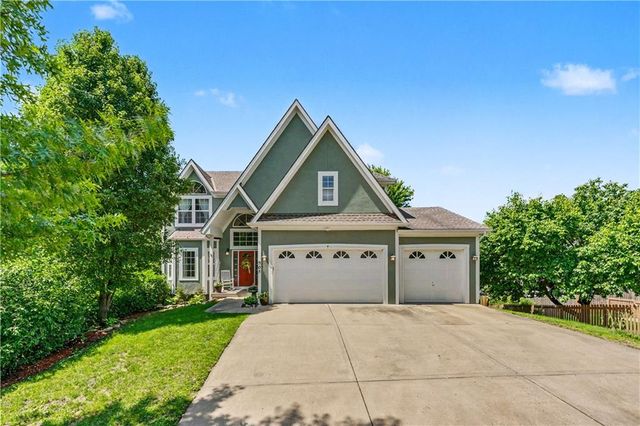 905 Ash Drive, Smithville, MO 64089