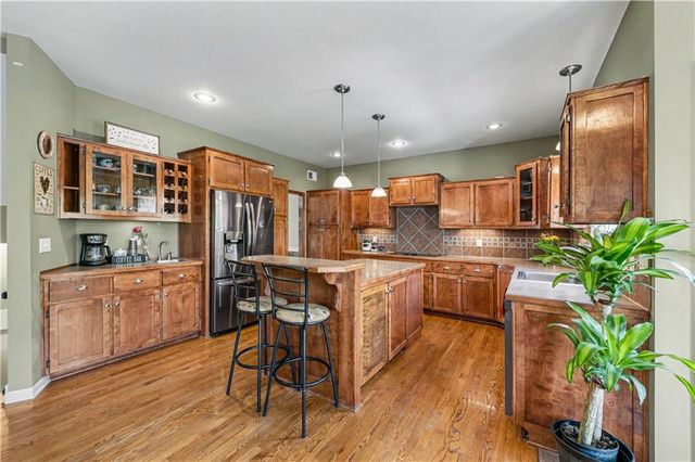905 Ash Drive, Smithville, MO 64089