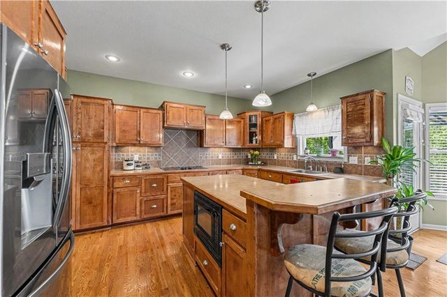 905 Ash Drive, Smithville, MO 64089