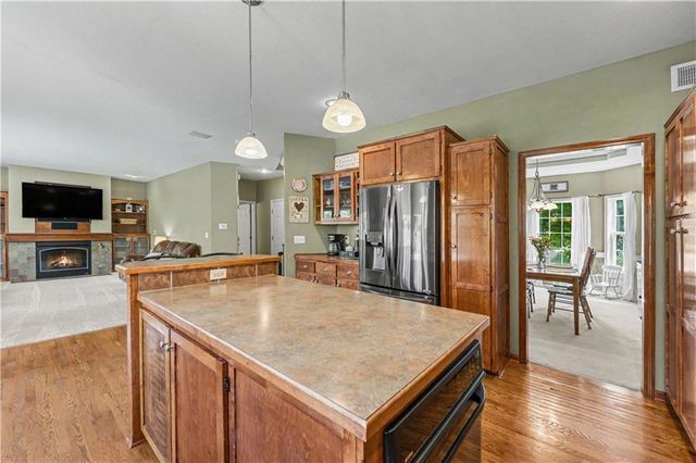 905 Ash Drive, Smithville, MO 64089