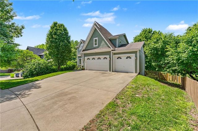 905 Ash Drive, Smithville, MO 64089
