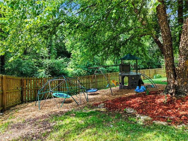 905 Ash Drive, Smithville, MO 64089