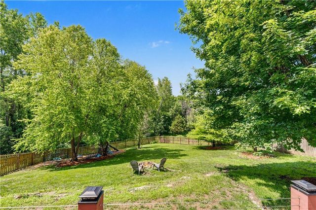 905 Ash Drive, Smithville, MO 64089