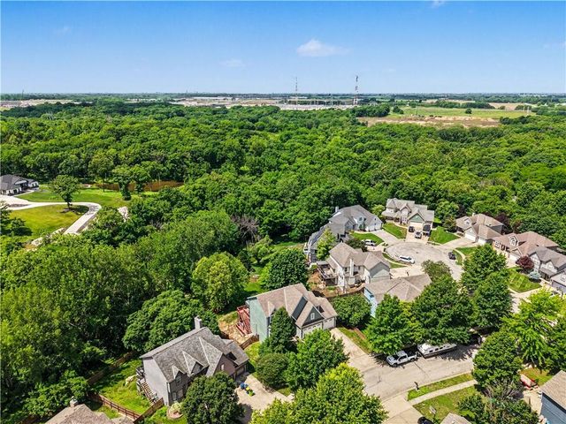 905 Ash Drive, Smithville, MO 64089