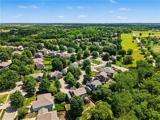 905 Ash Drive, Smithville, MO 64089