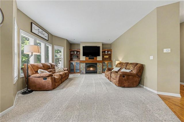 905 Ash Drive, Smithville, MO 64089
