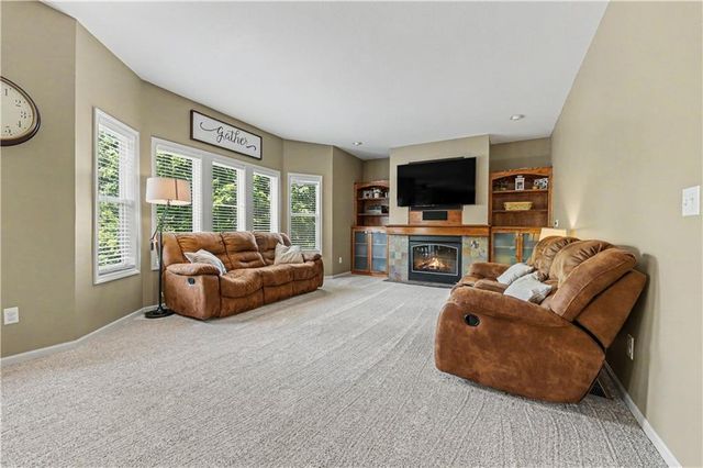 905 Ash Drive, Smithville, MO 64089