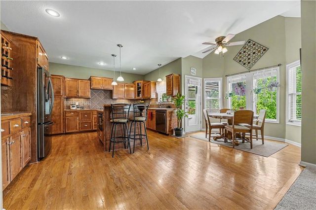 905 Ash Drive, Smithville, MO 64089