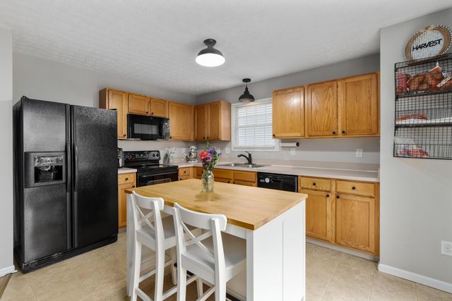 218 Overtrick Drive, Delaware, OH 43015